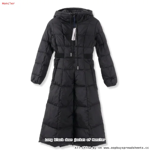 Long black down jacket of Moncler