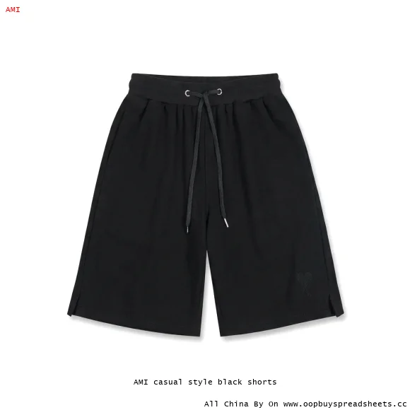 AMI casual style black shorts