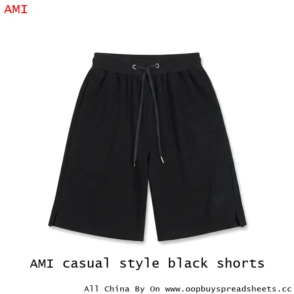 AMI casual style black shorts